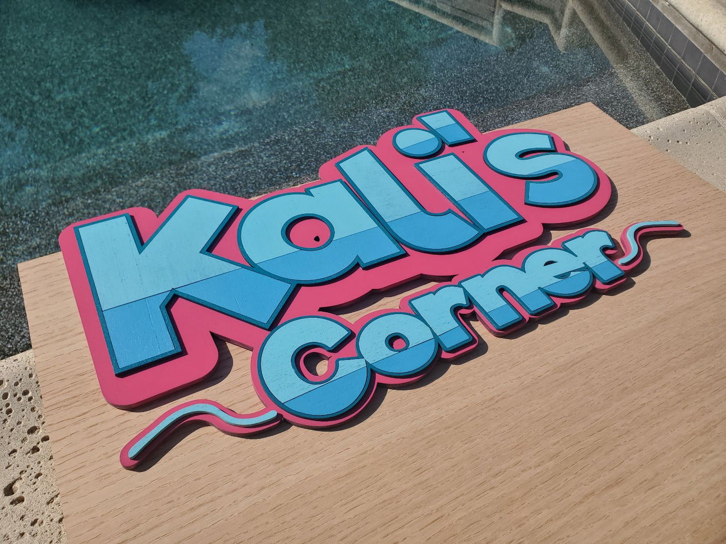 Kali's Corner sign, Gracie's corner-inspired sign