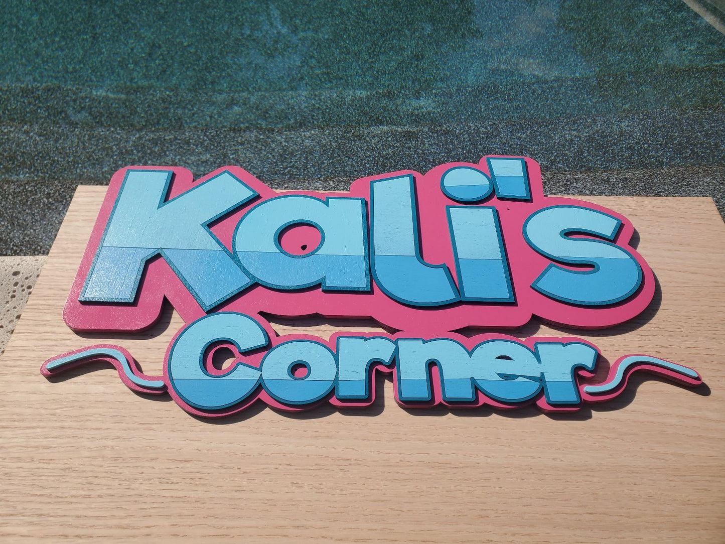 Kali's Corner sign, Gracie's corner-inspired sign